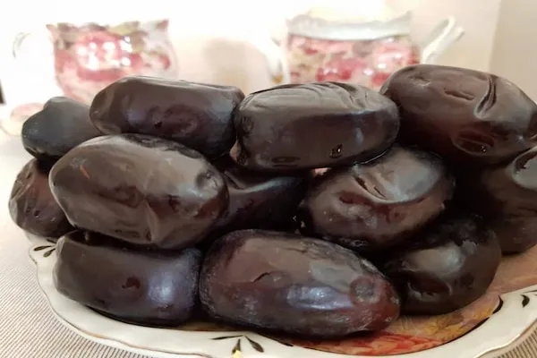 قیمت خرما مضافتی ساغر + مشخصات بسته بندی عمده و ارزان