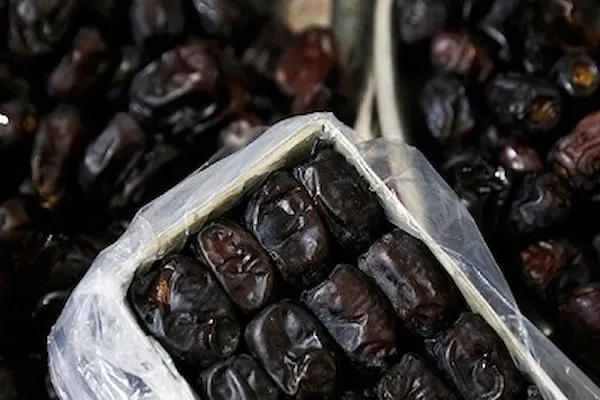 قیمت خرید خرما مضافتی + فروش در تجارت و صادرات