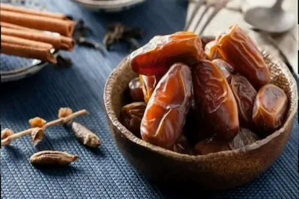 قیمت خرید خرمای خاصویی حاجی‌آباد + خواص، معایب و مزایا