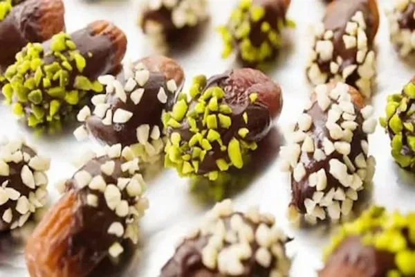 بهترین خرما با مغز پسته + قیمت خرید عالی