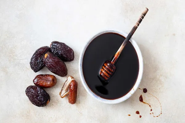 قیمت شیره خرما سنتی + مشخصات بسته بندی عمده و ارزان